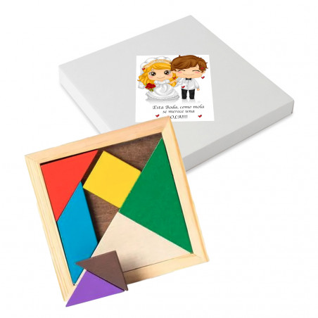 Puzzle tamgram carré dans une boîte en carton