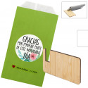 Support de mobile en bois présenté dans une enveloppe kraft verte personnalisée
