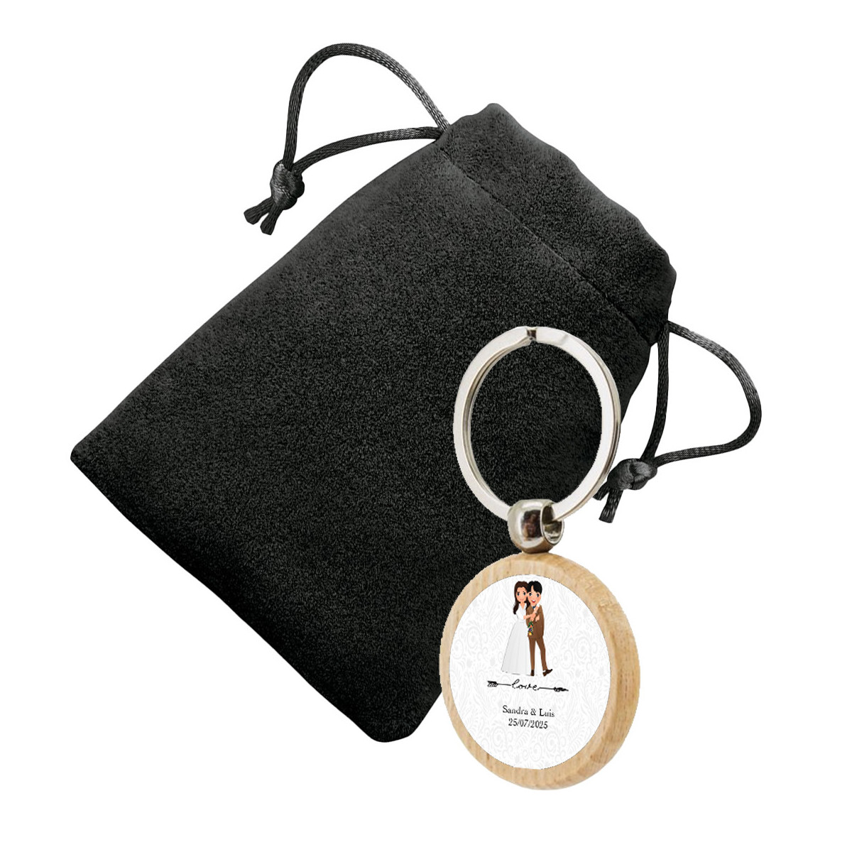 Porte-clés en bois circulaire personnalisé avec autocollant de mariage et présenté dans un sac en suédine.