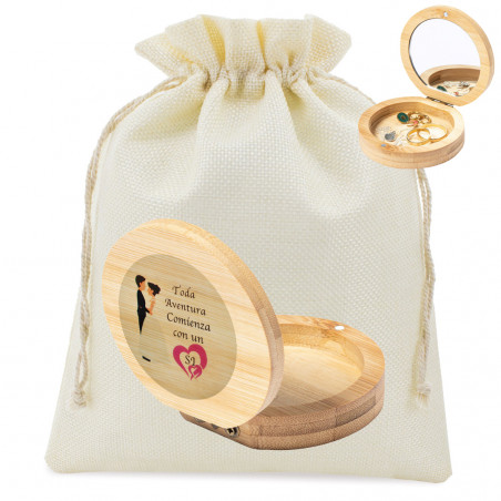 Boîte à bijoux en bois avec miroir présentée dans un sac rustique
