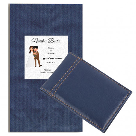Porte cartes en similicuir pour hommes présenté en cadeau dans une enveloppe et un adhésif pour les mariages