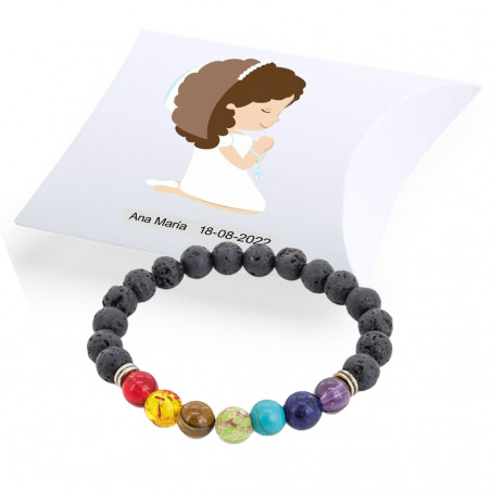 Bracelet en pierre volcanique 7 chakras dans une boîte blanche avec autocollants pour un cadeau de communion personnalisé