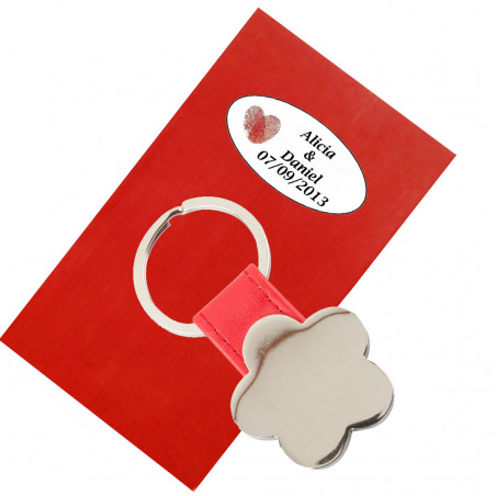 Porte clés en forme de fleur avec similicuir dans une enveloppe cadeau et adhésif personnalisé avec texte