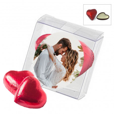 Boîte en forme de cœur avec chocolats et boîte transparente avec autocollant personnalisé