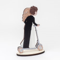 Figurine de mariés en bois pour gâteaux de mariage avec trottinette électrique