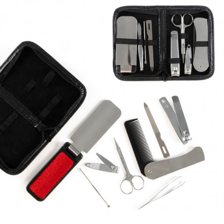 Accessoires de toilettage personnel dans une trousse noire
