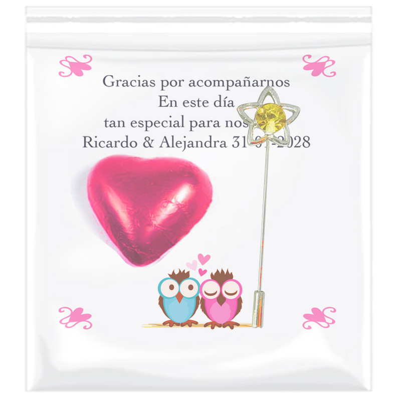 Broche de mariée avec carte personnalisée et cœur en chocolat