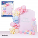 Ensemble organique de ballons pastel avec colonne de ballons.
