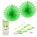 Ensemble de 3 pompons verts décoratifs à suspendre de 30 cm.