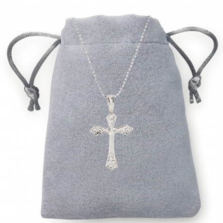 Tour de cou croix en argent à offrir en cadeau comme détail de confirmation