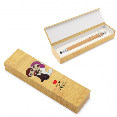 Stylo avec stylet tactile présenté dans une boîte en bambou avec autocollants de mariage