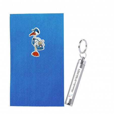 Porte-clés lampe torche personnalisé pour baptême et présenté dans une enveloppe kraft