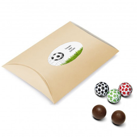 Boules de chocolat fourrées présentées dans une boîte en carton personnalisée