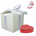 Baume à lèvres coeur rouge avec boîte de présentation blanche