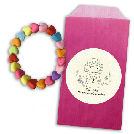 Bracelet en perles présenté dans un sachet avec autocollant communion fille