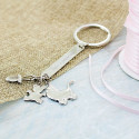 Porte clés de baptême dans une pochette en tissu rustique avec étoiles et adhésif personnalisé
