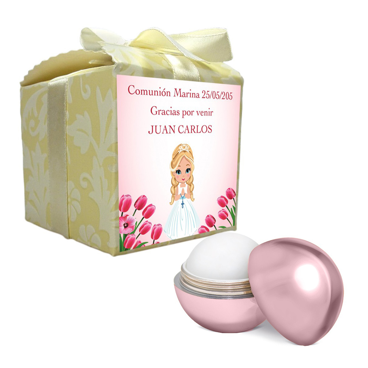 Baume à lèvres rose présenté dans une boîte avec un autocollant de communion personnalisé au nom de l'invité.