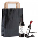 Bouteille de vin personnalisée avec tire-bouchon présentée dans un sac kraft noir