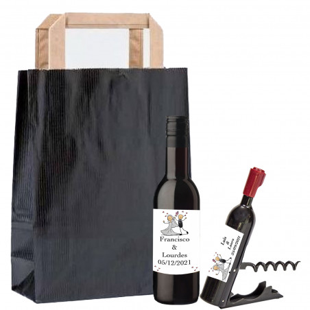 Bouteille de vin personnalisée avec tire-bouchon personnalisé présentée dans un sac kraft noir