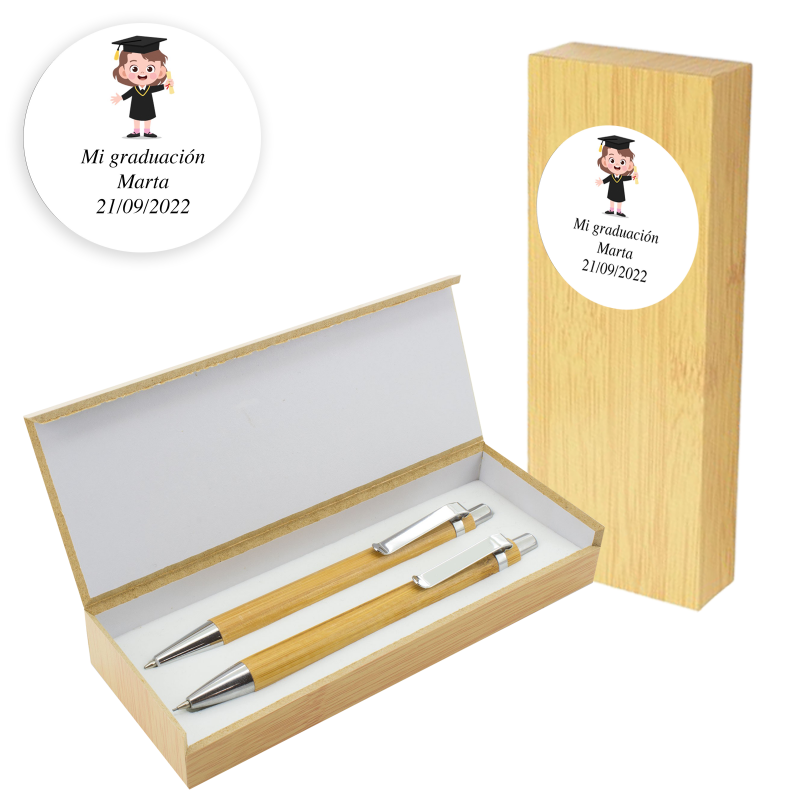 Stylo et porte-mine en bambou dans une pochette avec autocollant personnalisé pour la graduation d'une fille
