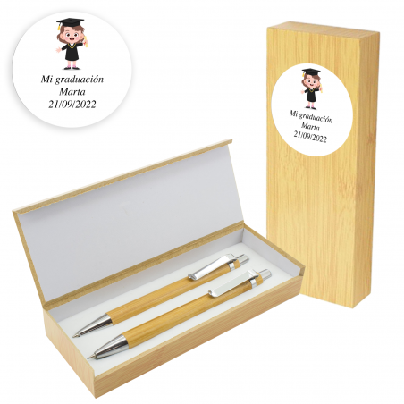 Stylo et porte-mine en bambou dans une pochette avec autocollant personnalisé pour la graduation d'une fille