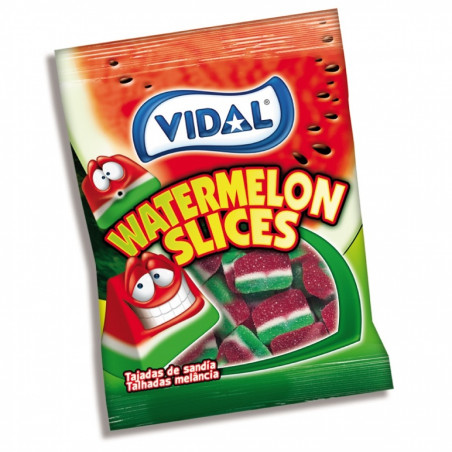 Livre de coloriage et crayons dans une boîte personnalisée avec un sac de bonbons pour les cadeaux de mariage.