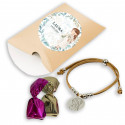 Bracelet Vierge Marie avec chocolats dans une boîte personnalisée pour la communion d'une fille.