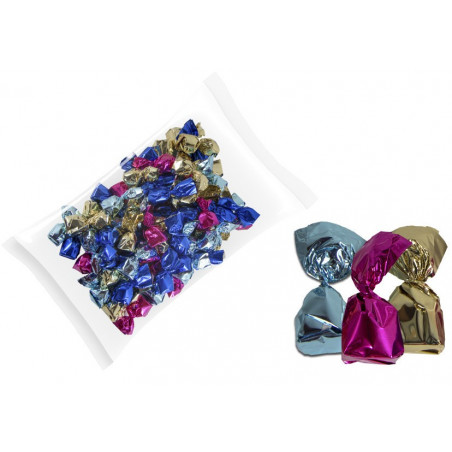 Bracelet Vierge Marie avec chocolats dans une boîte personnalisée pour la communion d'une fille.