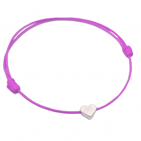 Bracelet coeur en fil rose avec carte de baptême personnalisée dans un sac de présentation