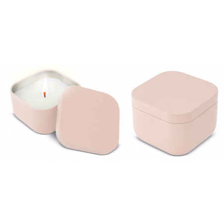 Bougie aromatique dans une boîte métallique mate : un détail élégant pour les invités.