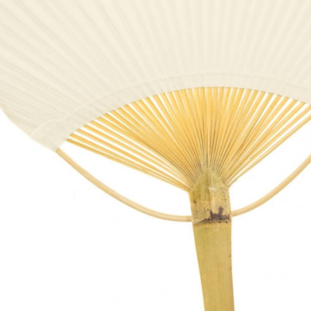 Éventail beige en bambou avec manche pour invités