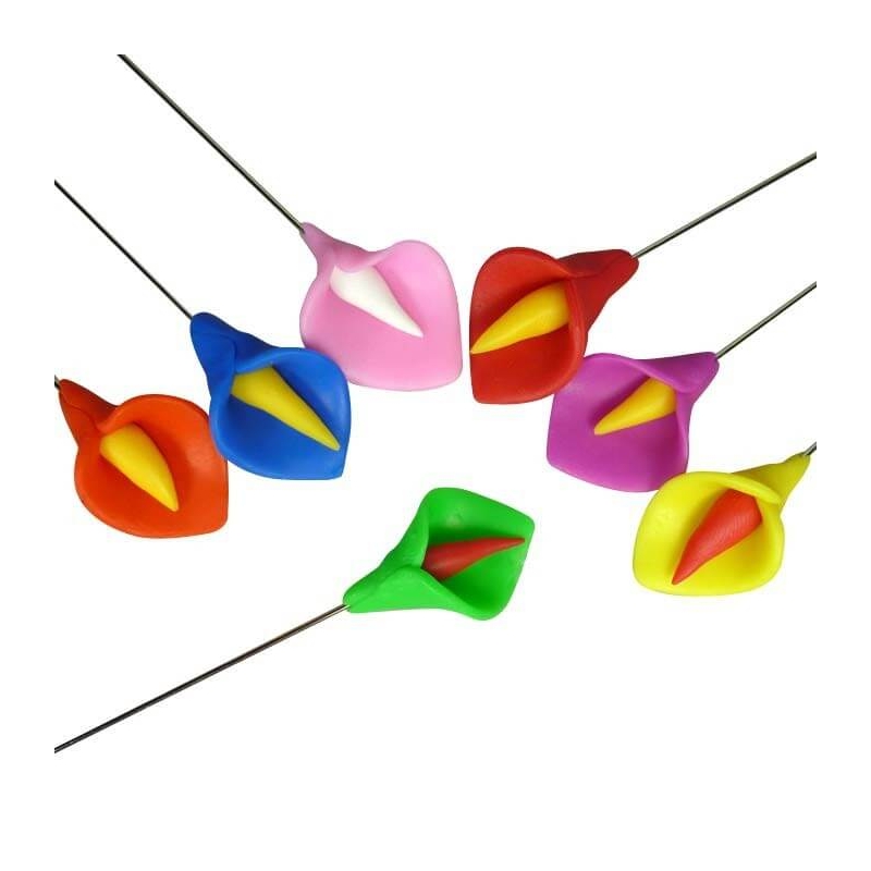 Épingles en fimo pour invitées de mariage