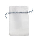 Porte-cartes argenté personnalisé dans un sac en organza pour les cadeaux de baptême