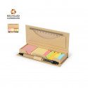 Marqueurs et notes de couleur, stylo et règle personnalisés pour cadeaux de mariage dans une boîte en carton.