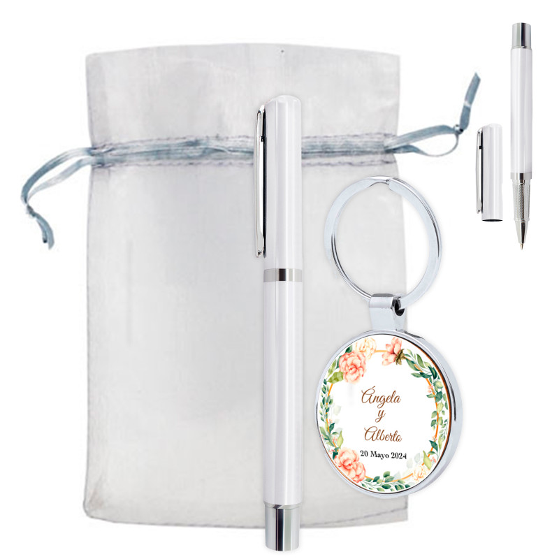 Porte-clés personnalisé et stylo dans un sac en organza pour des détails