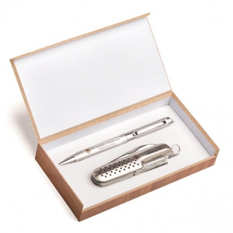 Couteau et stylo personnalisés dans une boîte en bois pour des cadeaux d'entreprise à Noël