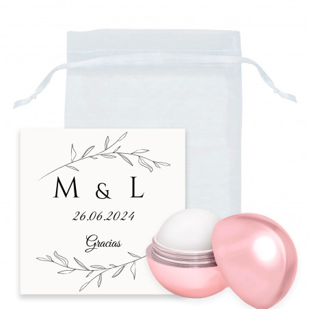 Baume à lèvres dans un sac en organza blanc avec une carte souvenir avec des initiales pour plus de détails