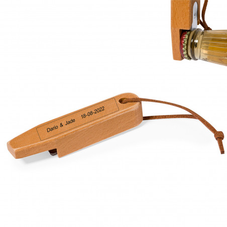 Décapsuleur en bois personnalisé pour plus de détails