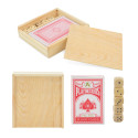 Jeu de cartes et dés dans une boîte en bois personnalisée avec des initiales pour des détails