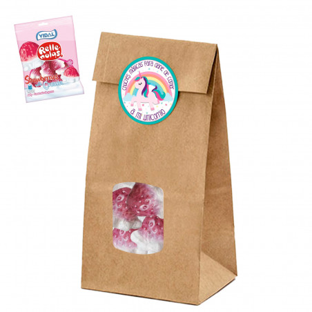 Sac avec des fraises en gélatine et un autocollant personnalisé pour les détails.