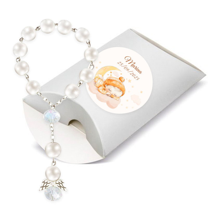 Chapelet d\'ange gardien dans une boîte kraft personnalisée pour les cadeaux de baptême