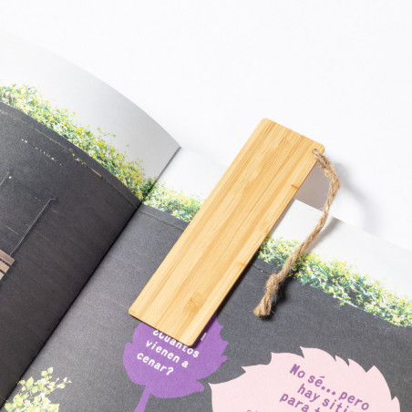 Marque-page en bambou personnalisé avec autocollant floral pour plus de détails