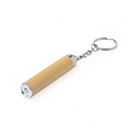 Porte-clés lampe de poche en bambou dans une enveloppe kraft avec un autocollant initial personnalisé pour plus de détails
