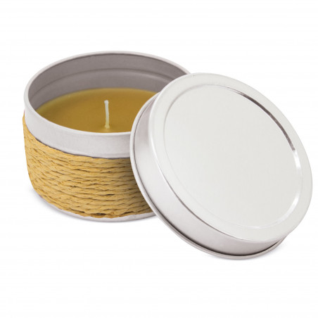 Bougie parfumée dans une boîte décorée de corde et un couvercle personnalisé pour baptême