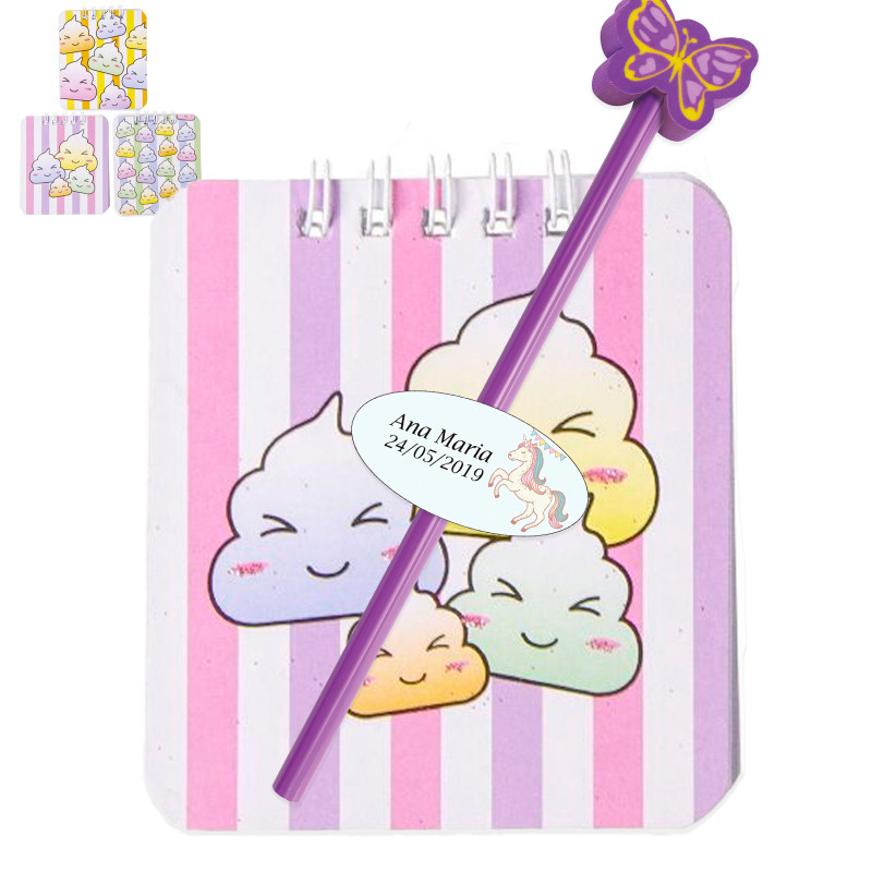Carnet avec émojis et un crayon avec une gomme papillon et un autocollant personnalisé pour les détails