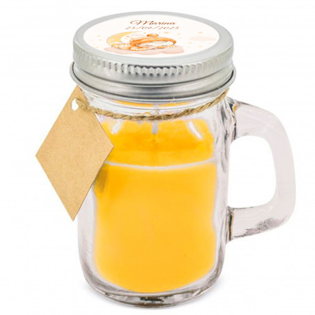 Bougie parfumée dans un pot en verre avec poignée et couvercle à visser, personnalisée avec adhésif pour les détails du baptême.