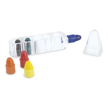Crayons de couleur dans un pot à crayons avec adhésif personnalisé pour les détails