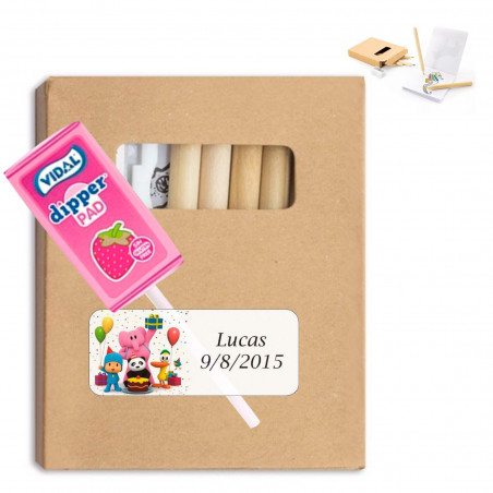Coffret avec crayons de couleur et taille-crayon avec cuillère à fraise et autocollant Pocoyo personnalisé pour plus de détails
