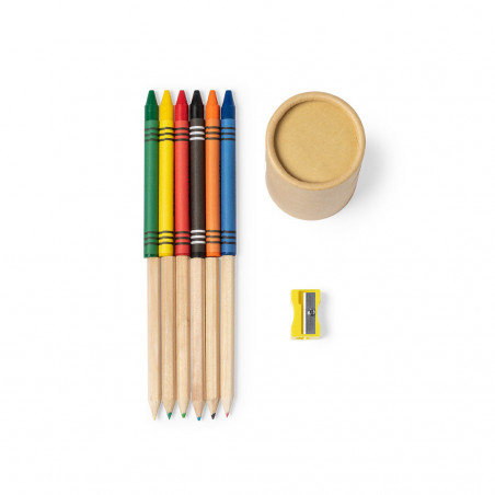Trousse avec des couleurs, des crayons et un taille-crayon personnalisé pour les détails