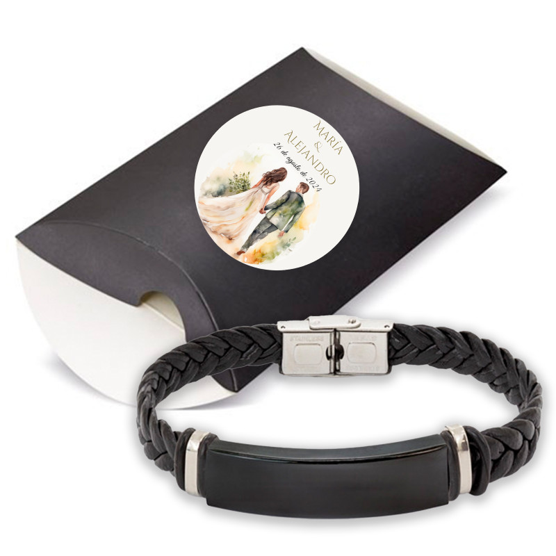 Bracelet en acier noir dans un étui en kraft noir avec adhésif personnalisable pour cadeaux de mariage